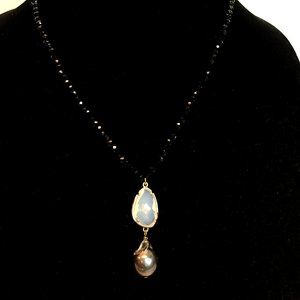 Single strand Czech crystals with large Freshwater